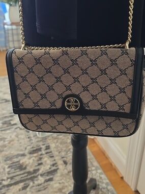 NINE WEST BRAND WOMEN'S BLACK AND TAN CROSSBODY PURSE